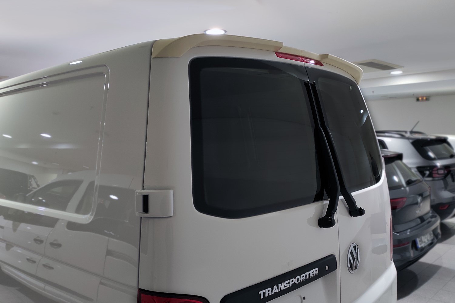 Becquet arrière compatible avec VW Transporter T5 2003-2015 Noir laqué 