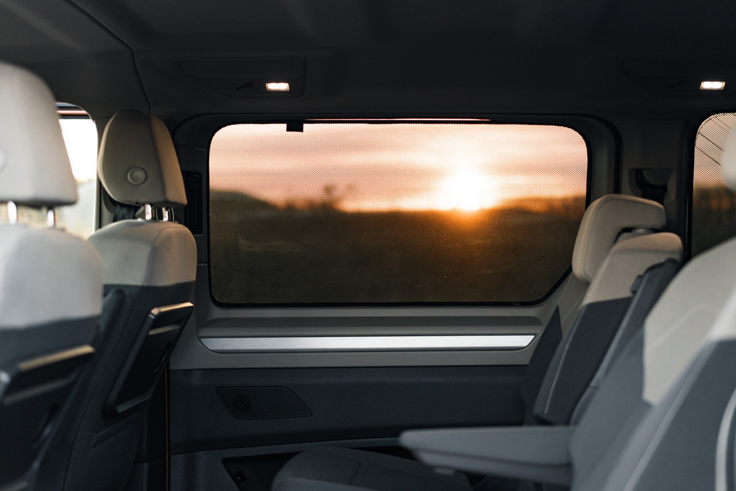 Sun shades Volkswagen Multivan T7 (ST) 2022-present Car Shades - rear side doors
