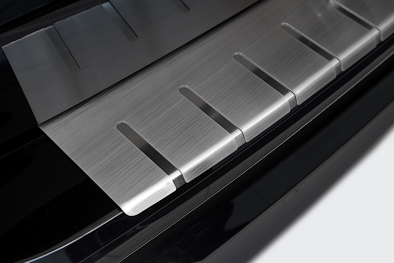 Rear bumper protector suitable for Volkswagen Tayron 2024-present stainless steel brushed (3)