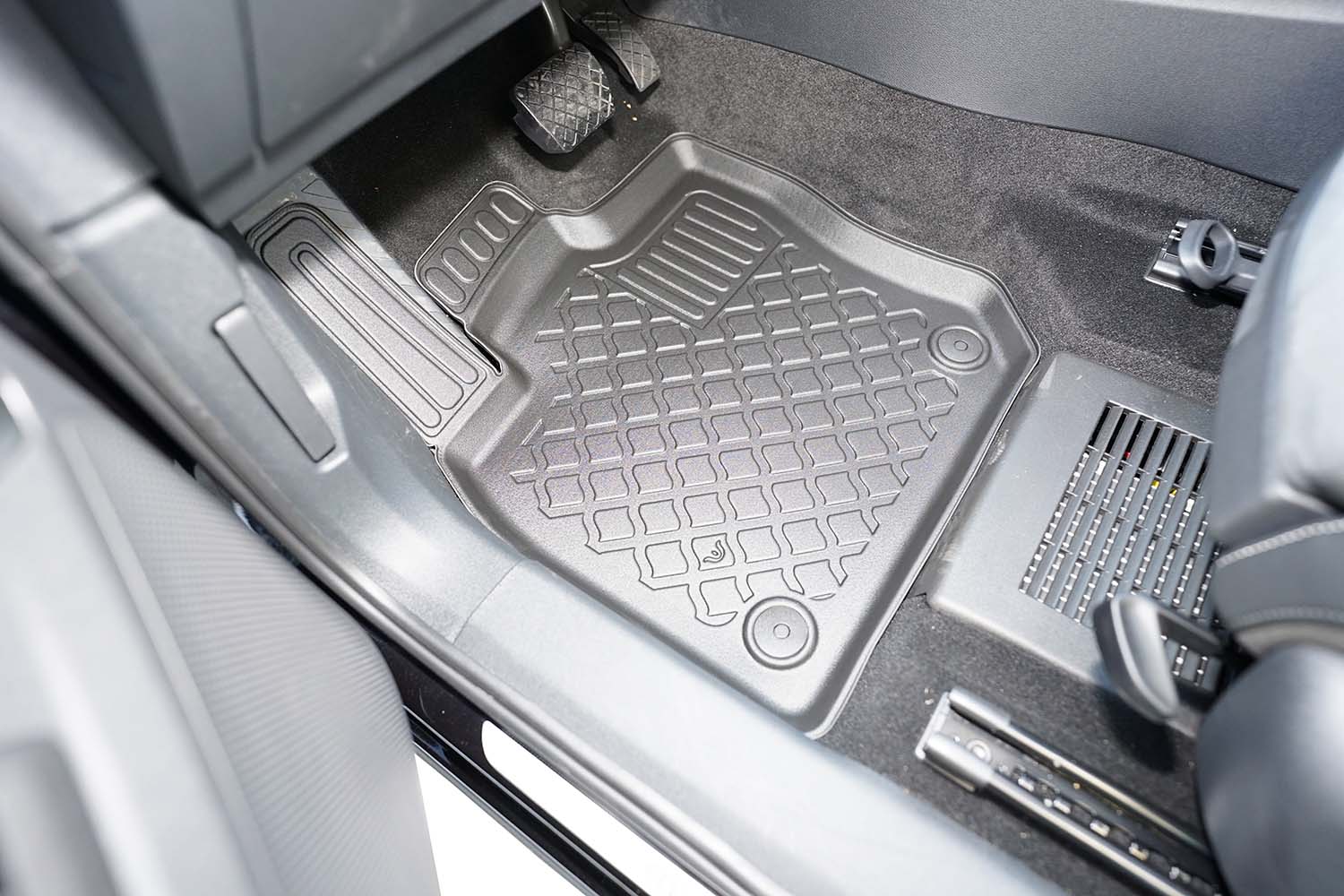 Car mats suitable for Volkswagen Tayron 2024-present Guardliner PE/TPE rubber (VW1TYFM-G) (3) Car mats suitable for Volkswagen Tayron 2024-present Guardliner PE/TPE rubber (VW1TYFM-G) (3)
