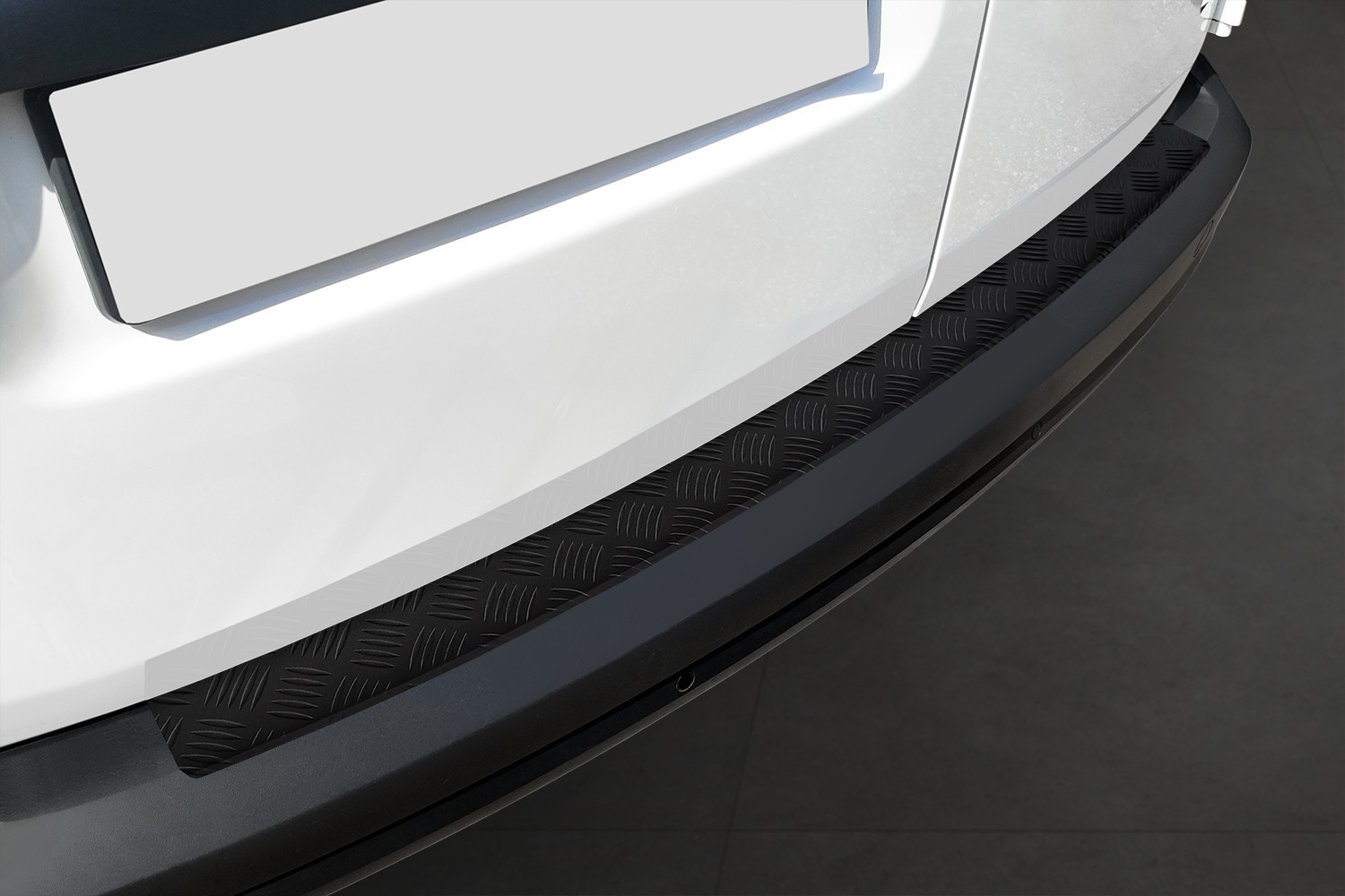 Ladekantenschutz passend für Volkswagen Caddy (2K) 2004-2020 Aluminium Riffelblech mattschwarz