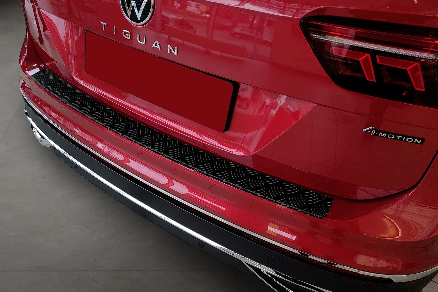 Rear bumper protector suitable for Volkswagen Tiguan II 2015-2024 aluminium diamond plate matt black