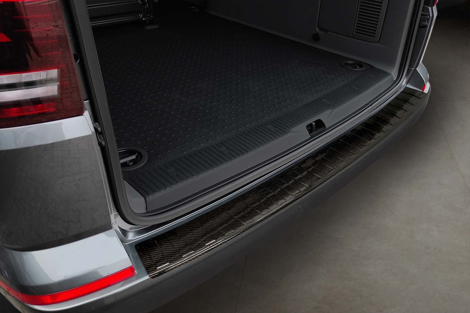 Rear bumper protector Volkswagen Transporter T6 Caravelle carbon CarPartsExpert