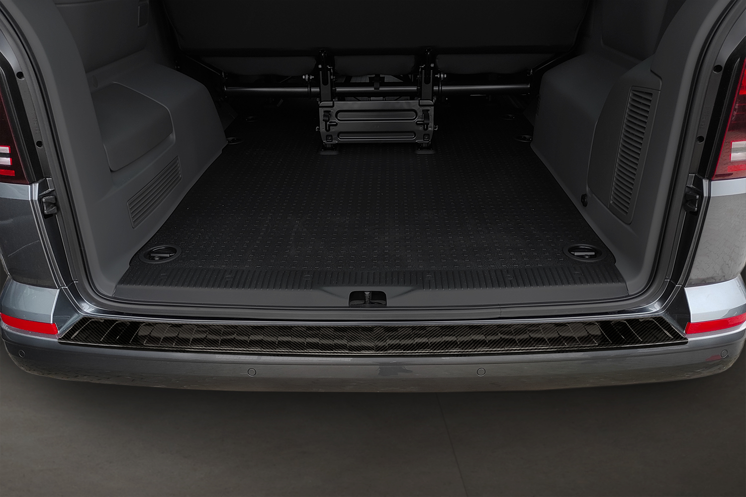 Rear bumper protector Volkswagen Transporter T6 Caravelle carbon CarPartsExpert