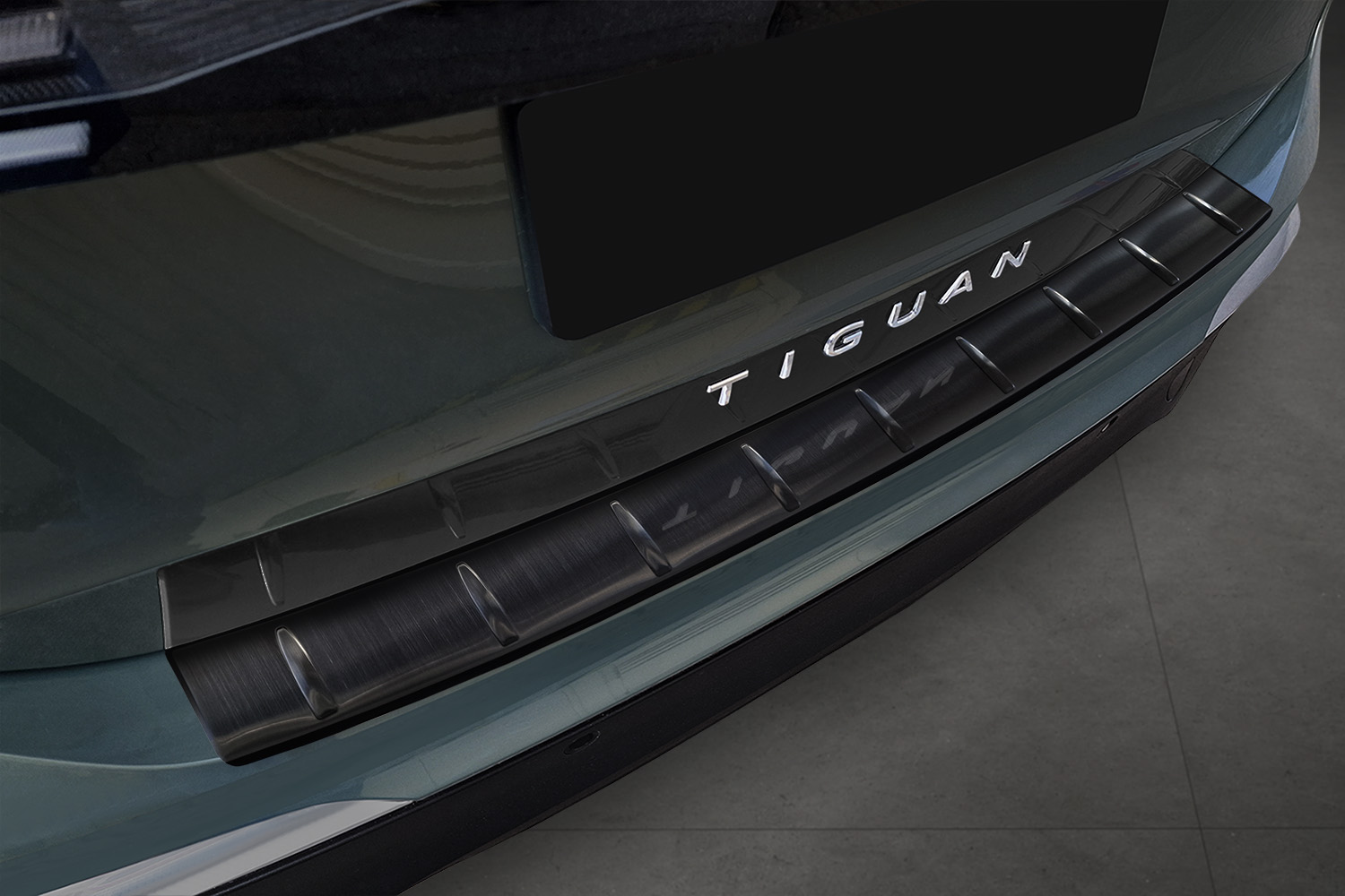 Protection de seuil de coffre Volkswagen Tiguan III 2024-présent acier inox brossé anthracite
