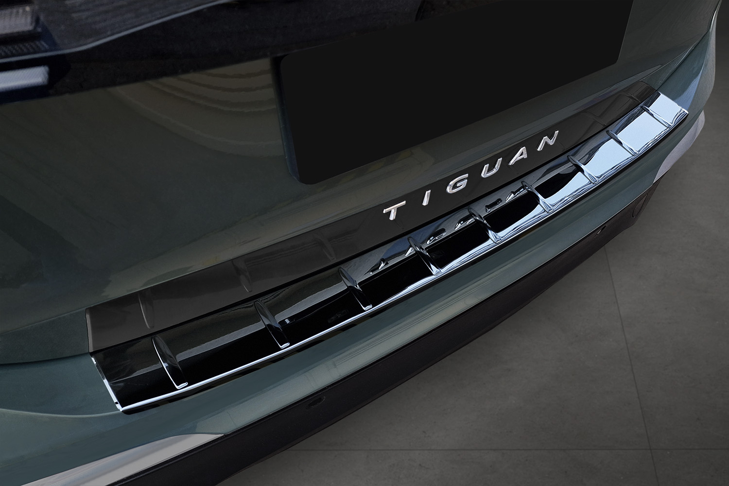 Rear bumper protector Volkswagen Tiguan III 2024-present stainless steel high gloss black