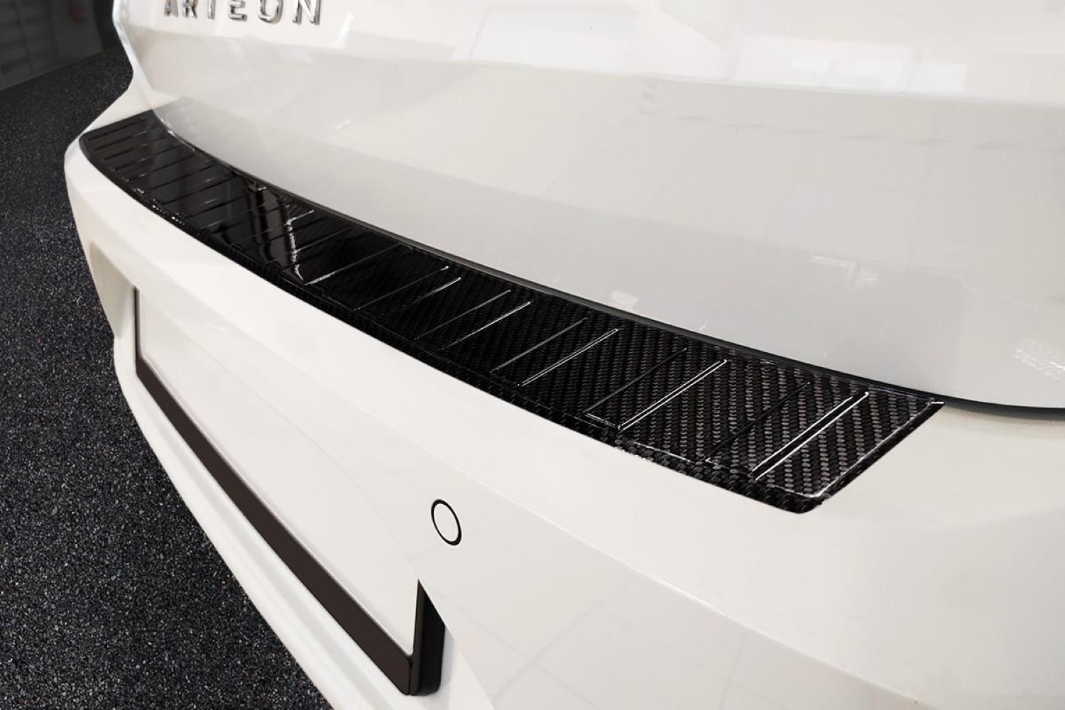 Rear bumper protector Volkswagen Arteon carbon CarPartsExpert