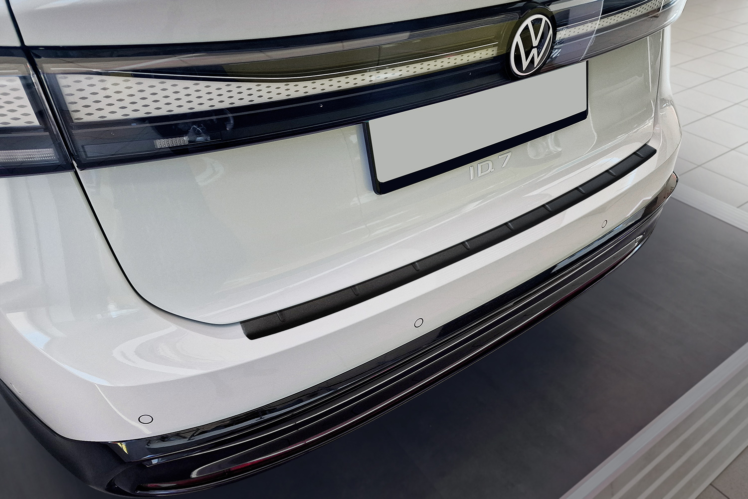 Ladekantenschutz passend für Volkswagen ID.7 2023-heute 4-Türer Limousine Edelstahl mattschwarz