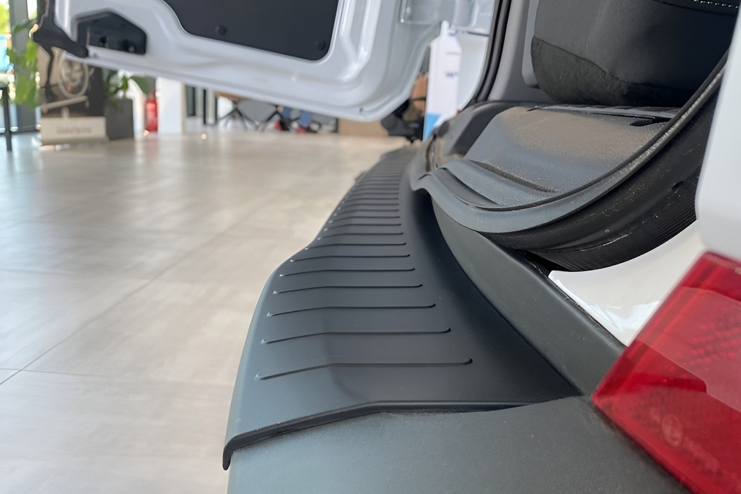 Rear bumper protector suitable for Volkswagen Transporter T7 2024-present PU