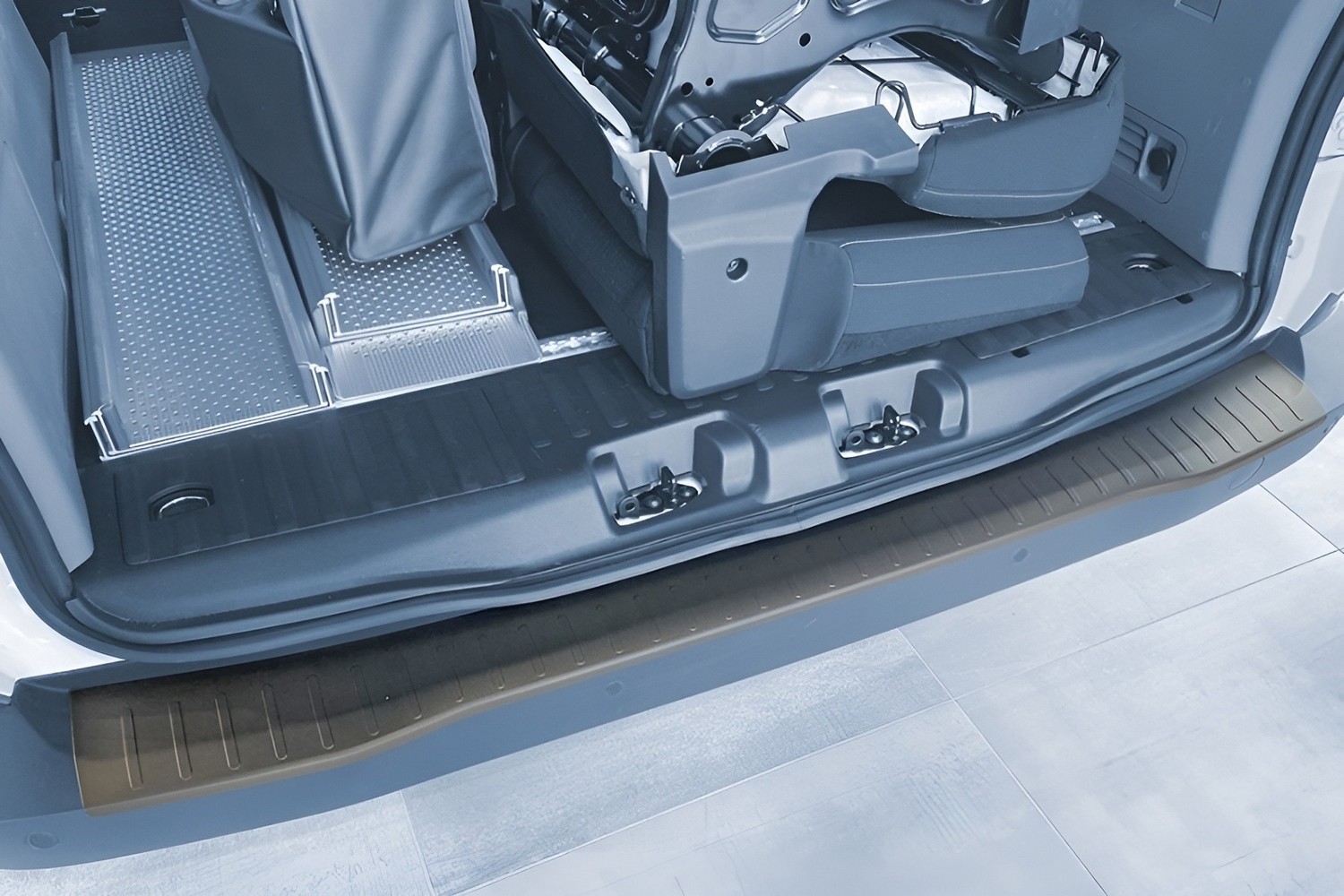 Rear bumper protector suitable for Volkswagen Transporter T7 2024-present PU (2)