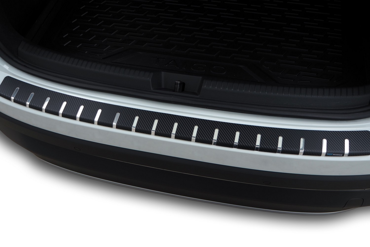 Rear bumper protector suitable for Volkswagen Taigo (CS) 2021-present stainless steel - carbon foil