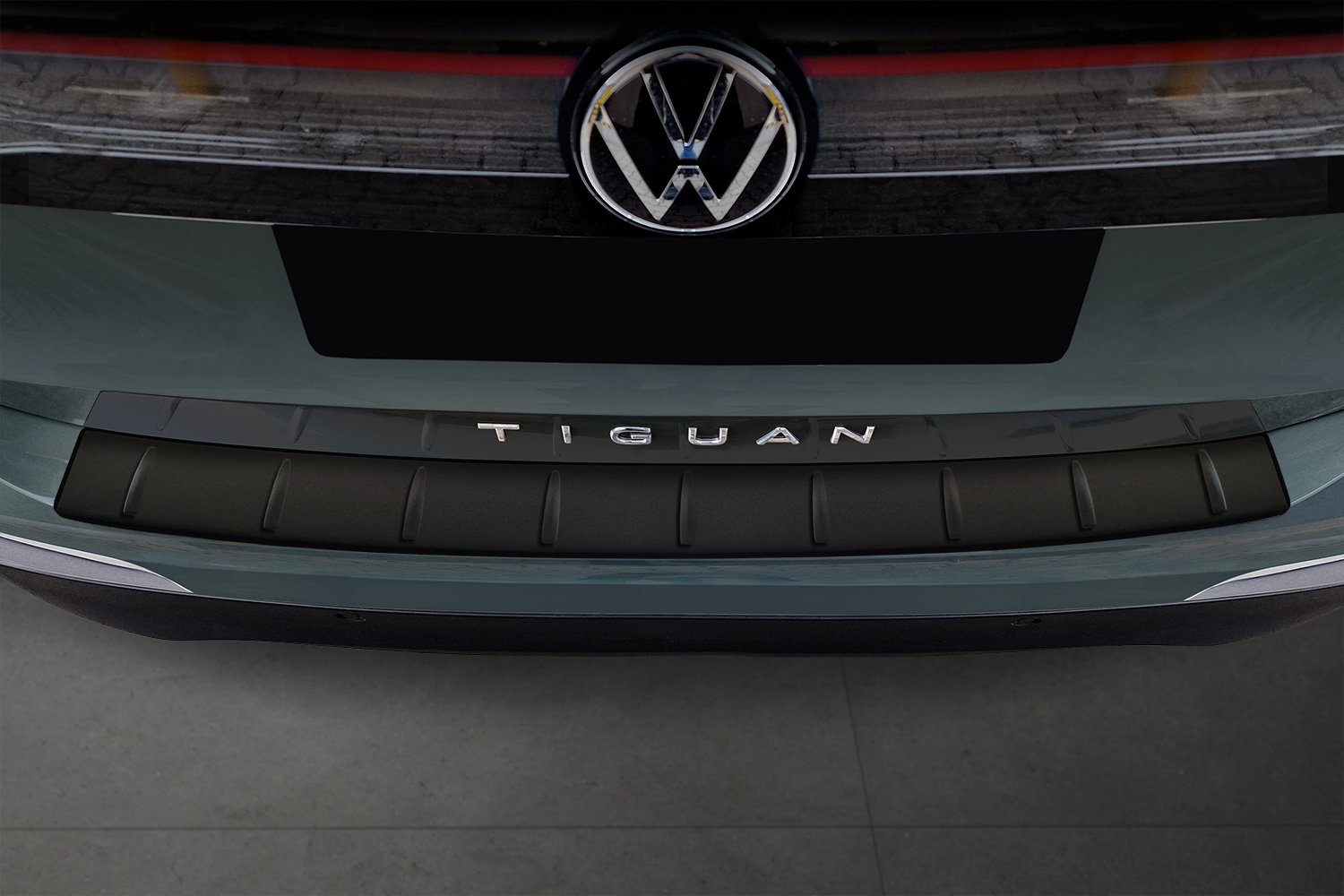 Rear bumper protector Volkswagen Tiguan III 2023-present stainless steel matt black (2) Rear bumper protector Volkswagen Tiguan III 2023-present stainless steel matt black (2)