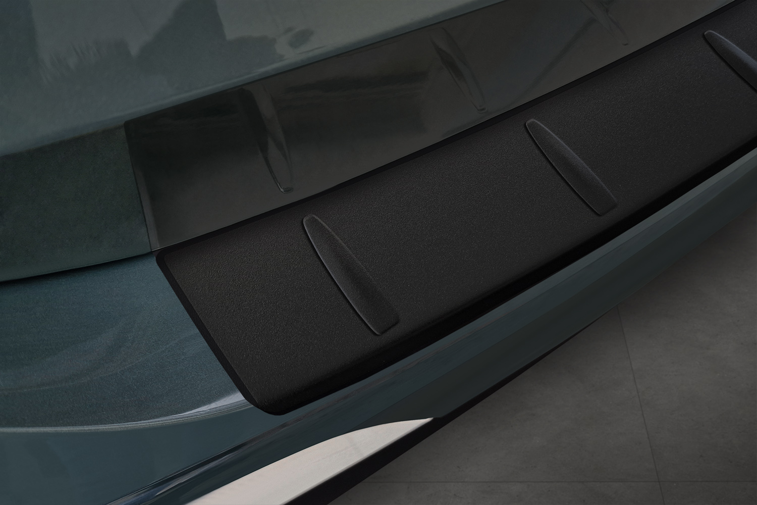 Rear bumper protector Volkswagen Tiguan III 2023-present stainless steel matt black (3) Rear bumper protector Volkswagen Tiguan III 2023-present stainless steel matt black (3)