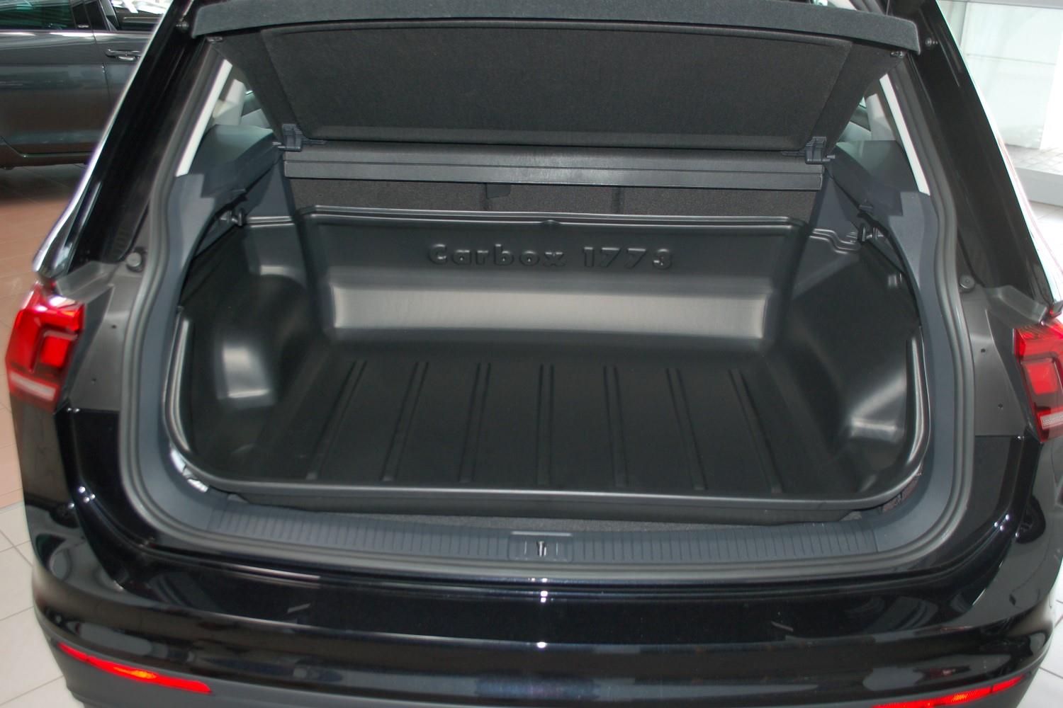 Door sill plates Volkswagen Tiguan II stainless steel - carbon