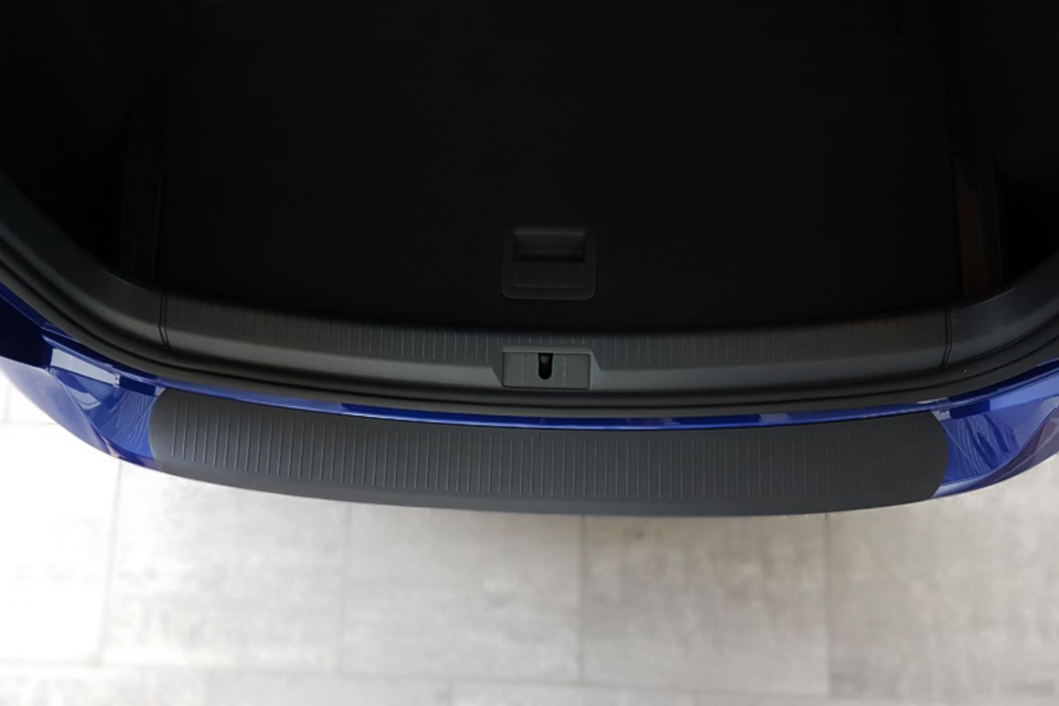 Volkswagen Golf VII (5G) 2012-present rear bumper protector PU (VW41GOBP) (3) Volkswagen Golf VII (5G) 2012-present rear bumper protector PU (VW41GOBP) (3)