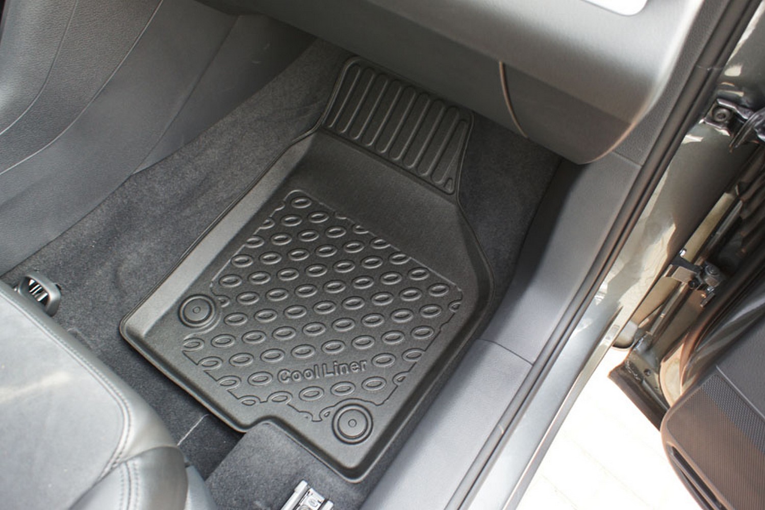 Car mats suitable for Volkswagen Sharan II (7N) 2010-present Cool Liner PE/TPE rubber (VW4SHFM-C) (4) Car mats suitable for Volkswagen Sharan II (7N) 2010-present Cool Liner PE/TPE rubber (VW4SHFM-C) (4)