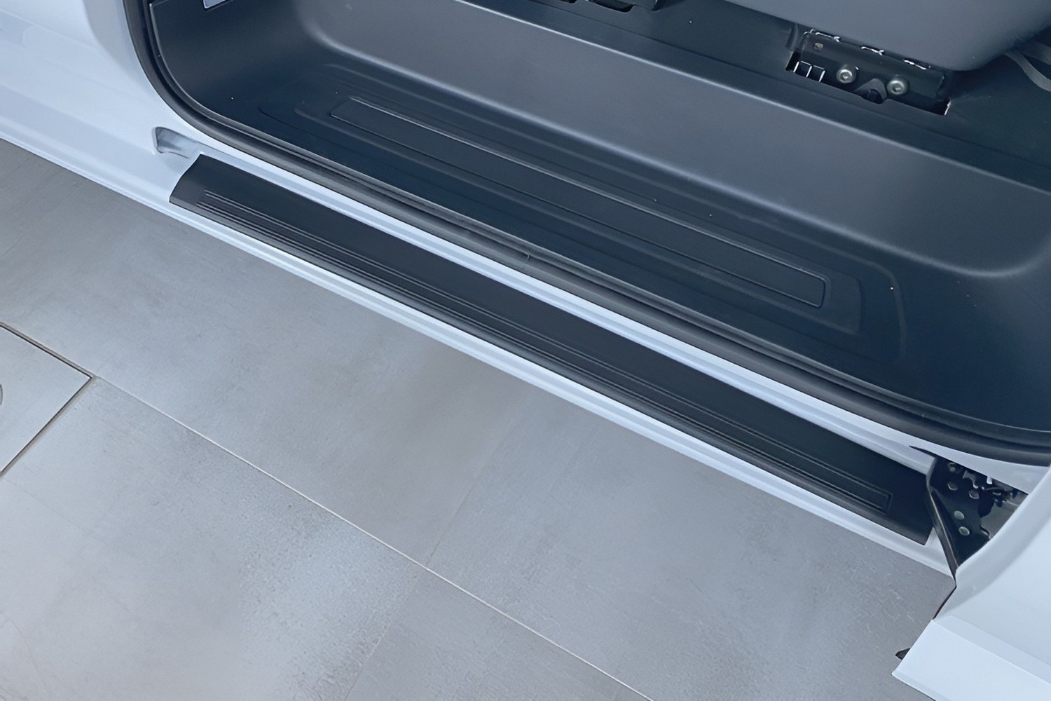 Placas de umbral compatibles con Volkswagen Transporter T7 2024-presente PU 1 pieza - puerta corredera