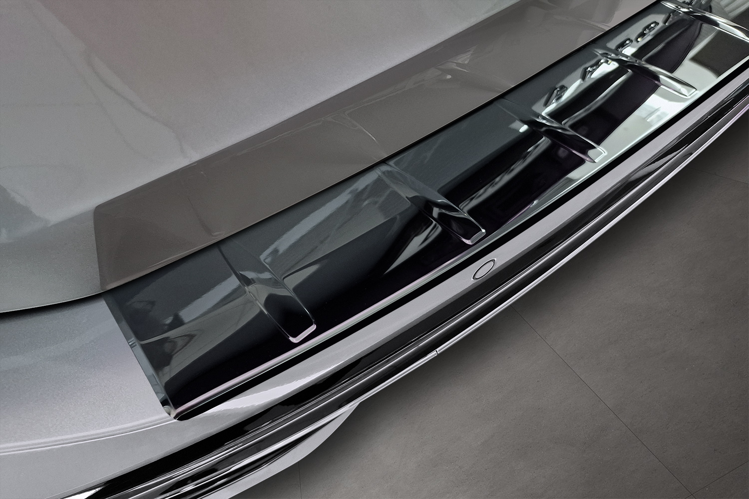 Rear bumper protector suitable for Volkswagen Passat Variant (B9) 2023-present wagon stainless steel high gloss anthracite
