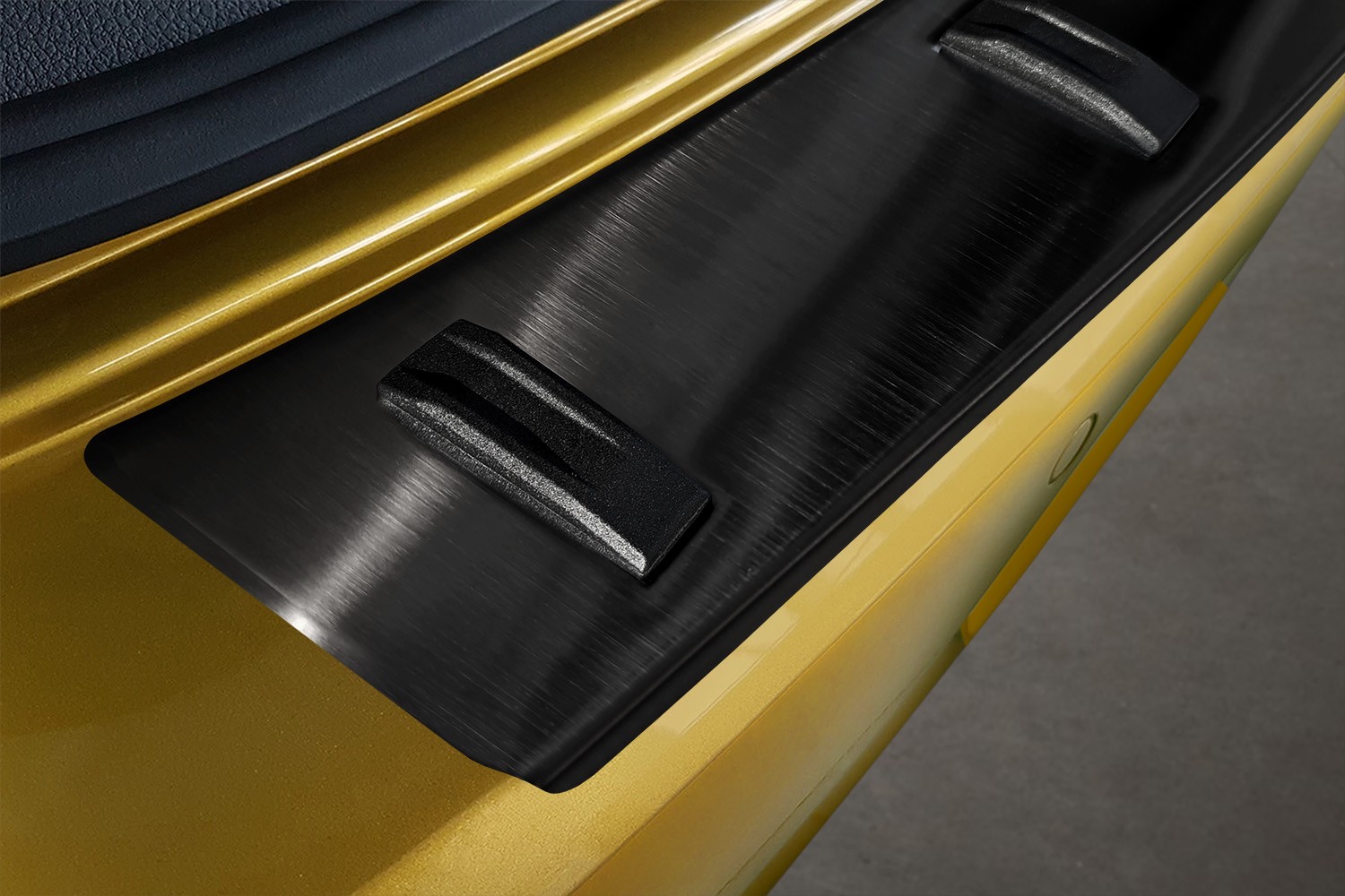 Rear bumper protector Volkswagen Golf VII (5G) 2012-2020 3 & 5-door hatchback stainless steel anthracite - Strong (3)