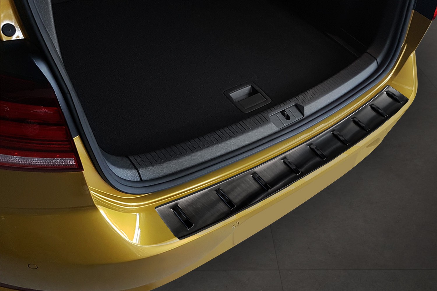 Rear bumper protector Volkswagen Golf VII (5G) 2012-2020 3 & 5-door hatchback stainless steel anthracite - Strong (4)