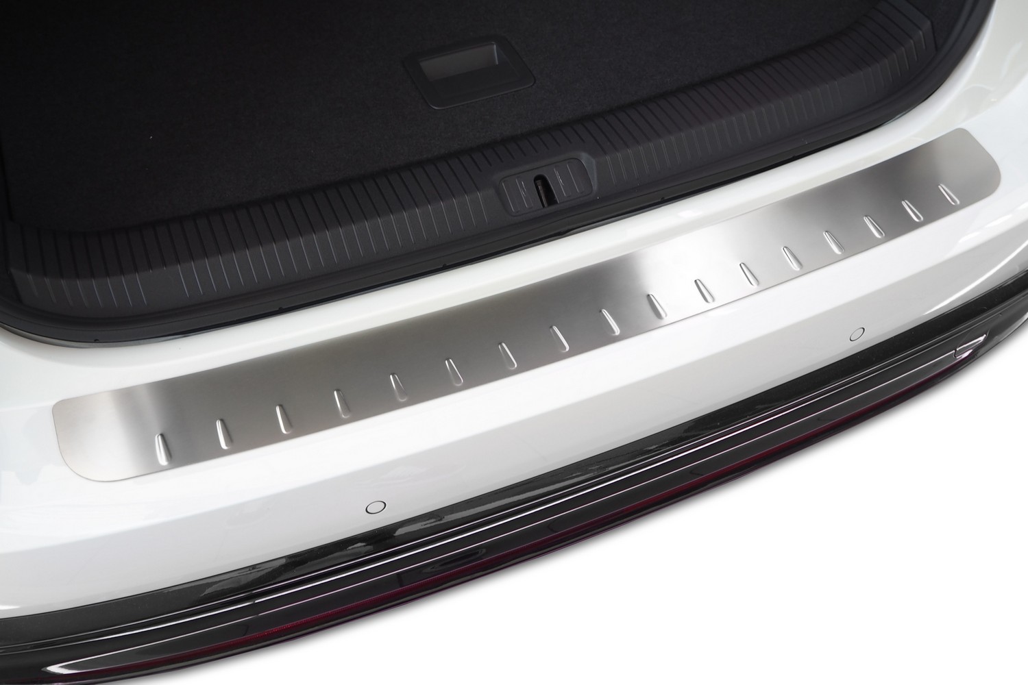 Rear bumper protector suitable for Volkswagen ID.7 2023-present 5-door hatchback stainless steel brushed