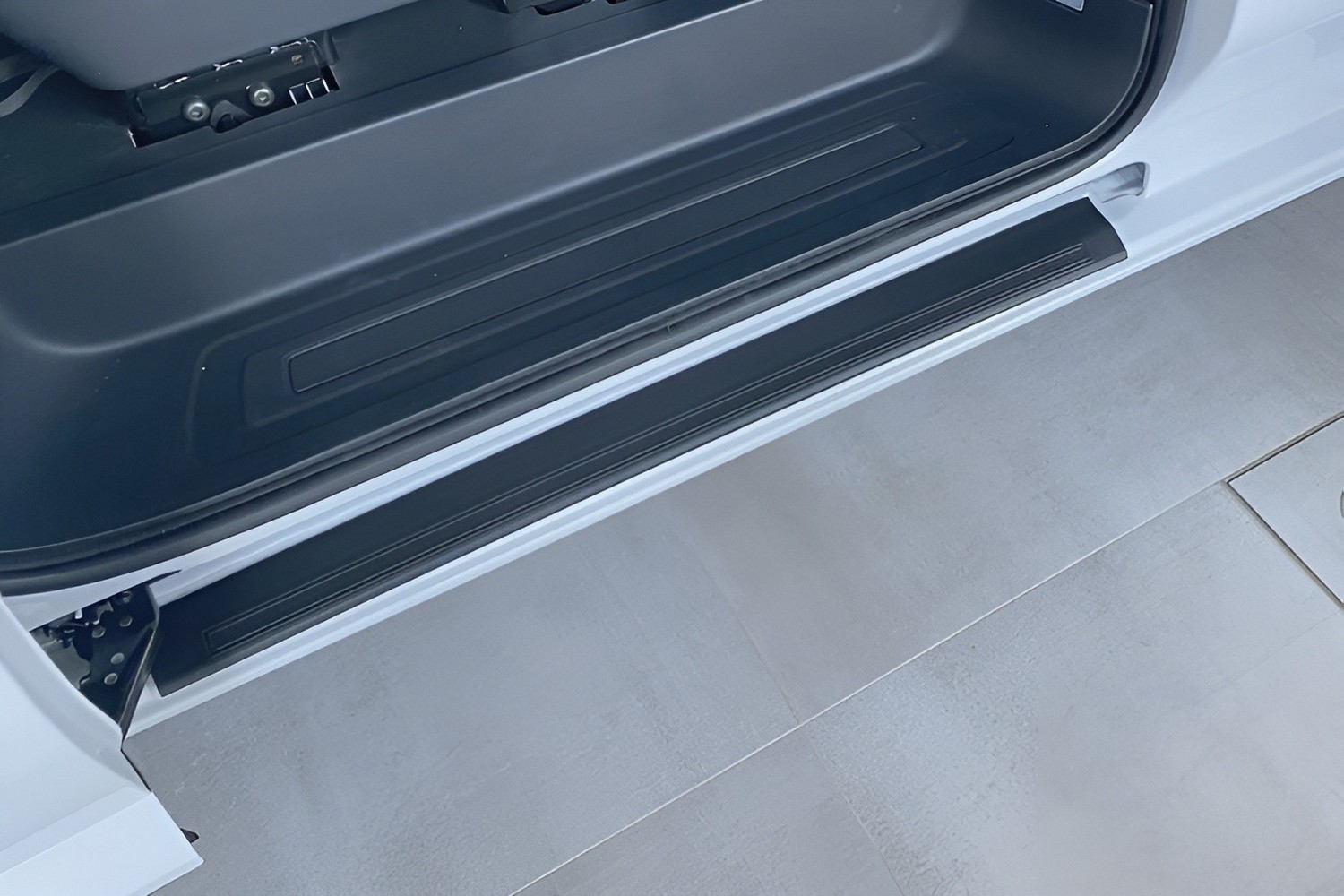 Placas de umbral compatibles con Volkswagen Transporter T7 2024-presente PU 1 pieza - puerta corredera