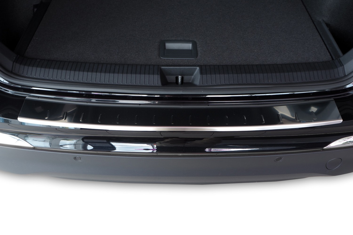 Rear bumper protector suitable for Volkswagen Tayron 2024-present stainless steel high gloss (2) Rear bumper protector suitable for Volkswagen Tayron 2024-present stainless steel high gloss (2)