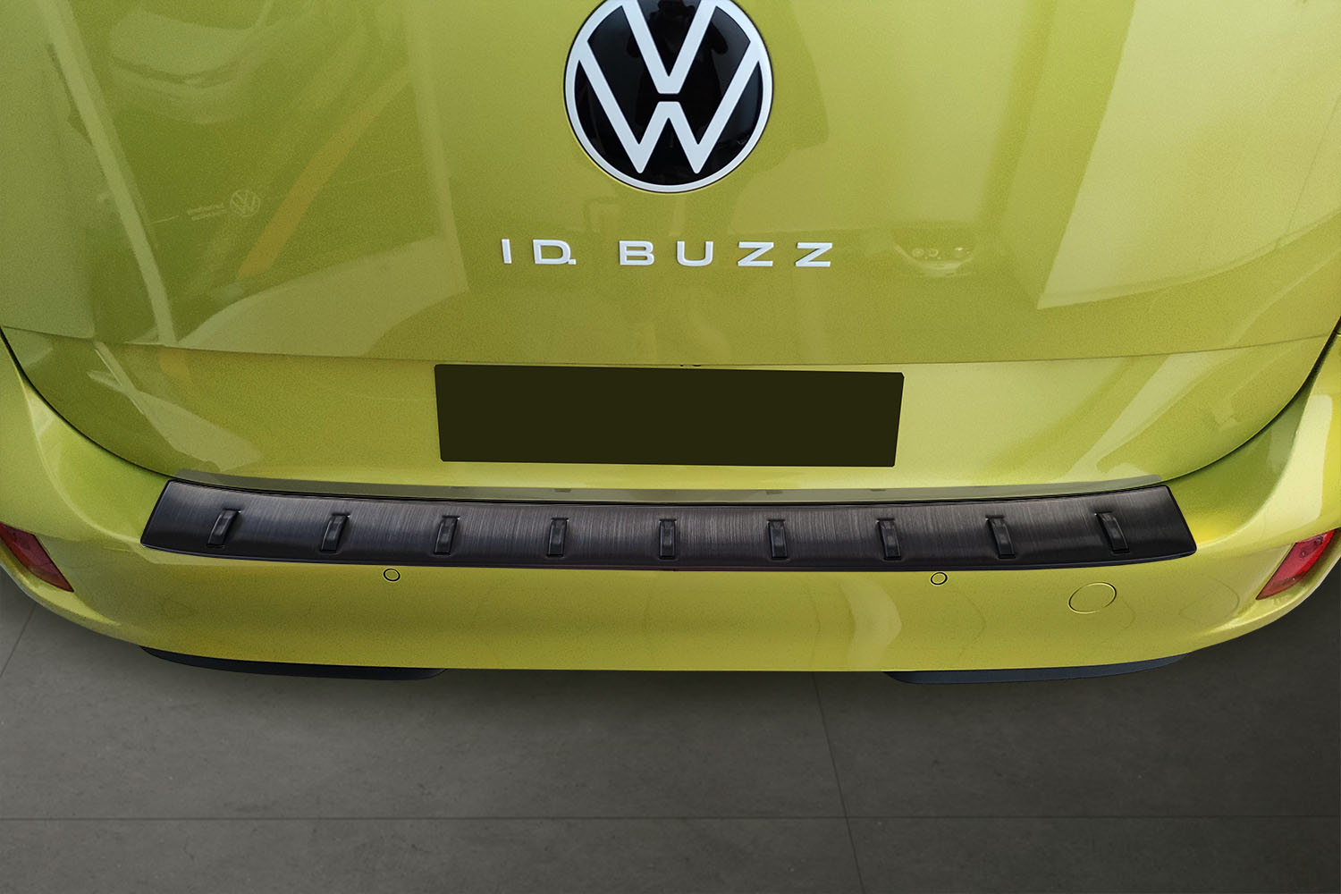 Rear bumper protector Volkswagen ID.Buzz 2022-present stainless steel brushed anthracite - Strong (2)