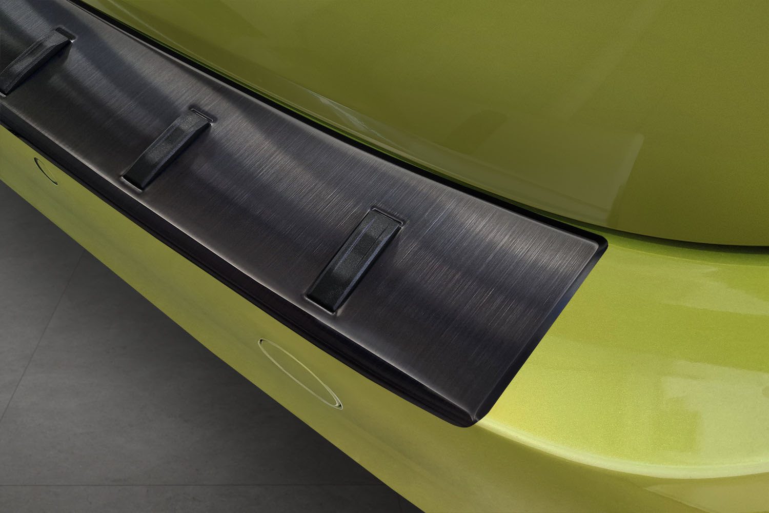 Rear bumper protector Volkswagen ID.Buzz 2022-present stainless steel brushed anthracite - Strong (3)