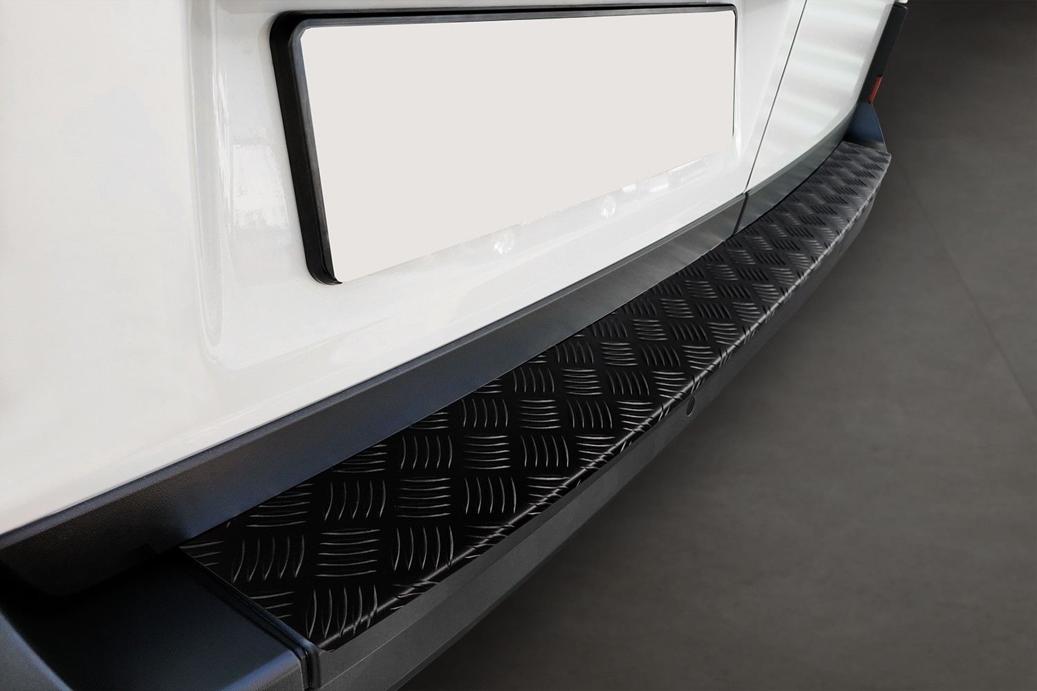 Bumperbeschermer geschikt voor Volkswagen Crafter II 2017-heden aluminium traanplaat mat zwart