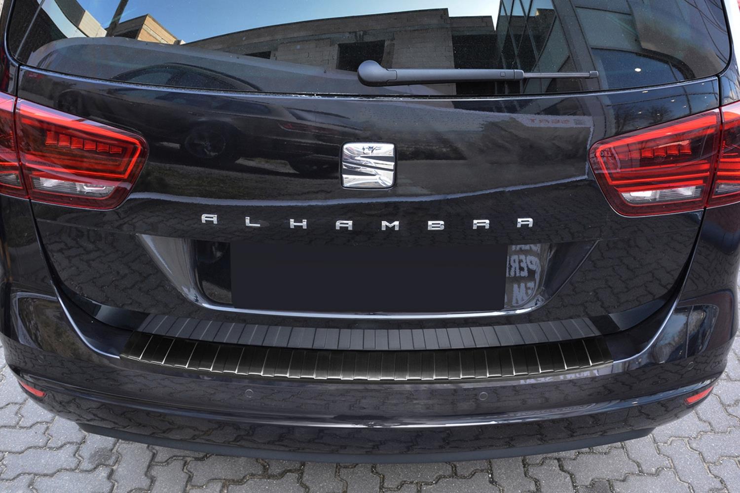 Volkswagen Sharan II (7N) 2010-> rear bumper protector stainless steel black (VW8SHBP) (3)