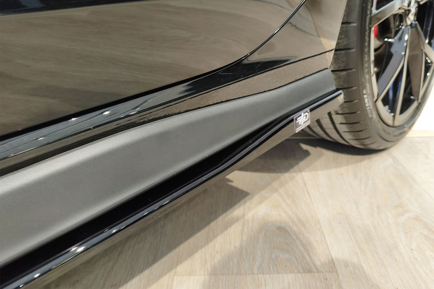 Side skirts suitable for Volkswagen Golf VIII (CD) 2020-present 5-door hatchback - painted (3)