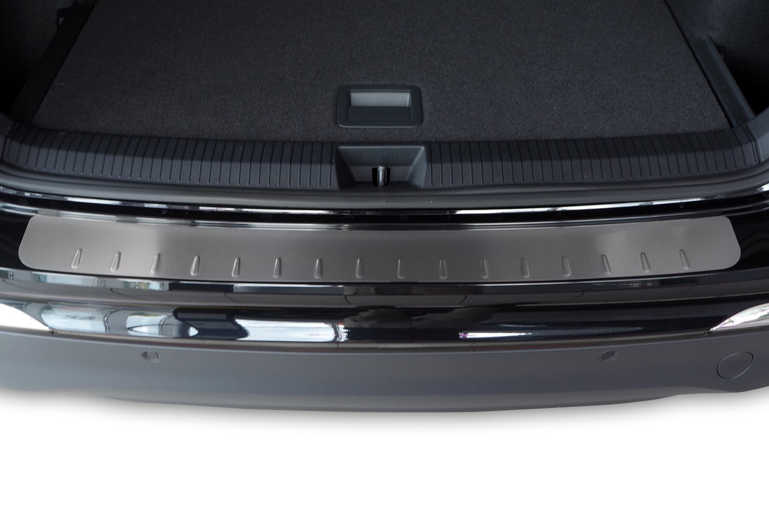 Rear bumper protector suitable for Volkswagen Tayron 2024-present stainless steel brushed (2) Rear bumper protector suitable for Volkswagen Tayron 2024-present stainless steel brushed (2)